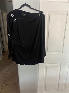 Spense Black Off-Shoulder Grommet Detail Blouse